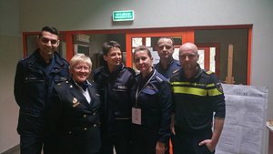 Zdjęcie grupowe policjantów holenderskich, z Biura Prewencji KGP oraz Wydziału Prewencji KWP w Łodzi