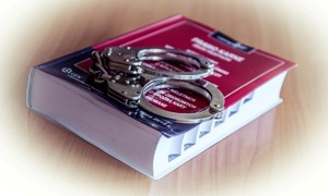 Kajdanki na kodeksie.