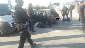 policjanci podczas zatrzymania