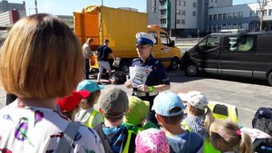 policjantki uczą dzieci