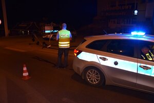 policjanci zabezpieczają miejsce zdarzenia