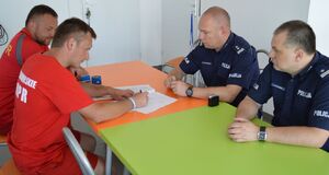 podpisanie porozumienia na rzecz bezpieczeństwa nad jeziorskiem