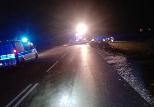 Policjanci na miejscu wypadku, Radomsko.