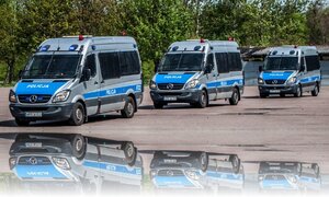 Radiowozy policyjne.