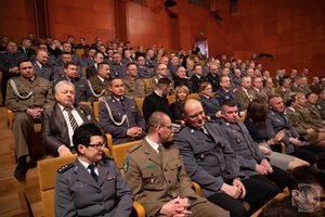 Uczestnicy spotkania - służby mundurowe.