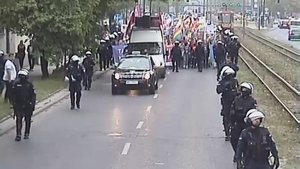 Policja ochrania marsz.