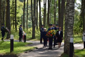 delegacja Stowarzyszenia Rodzina Policyjna 1939 w Łodzi składa wieniec.