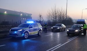 Samochód zatrzymany do kontroli.