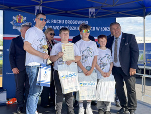 Nagrodzeni uczniowie.