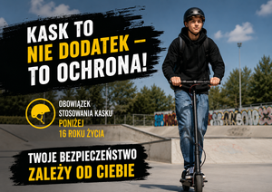 Chłopiec jedzie na hulajnodze.