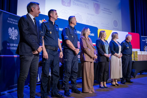 Marszałek Województwa Łódzkiego Joanna Skrzydlewska, Zastępca Komendanta Wojewódzkiego Policji w Łodzi oraz przedstawiciele samorządu.