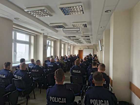 Policjanci w trakcie szkolenia.