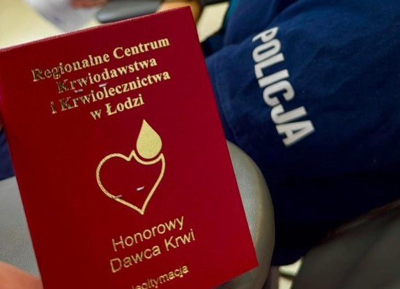 Książeczka honorowego dawcy krwi.
