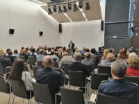 policjanci w trakcie spotkania profilaktycznego z seniorami