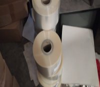 zabezpieczone rolki folii służącej do pakowania papierosów