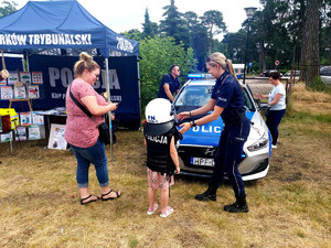 Policjanci podczas pikniku.