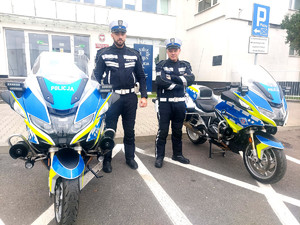 Policjanci biorący udział w eskorcie.