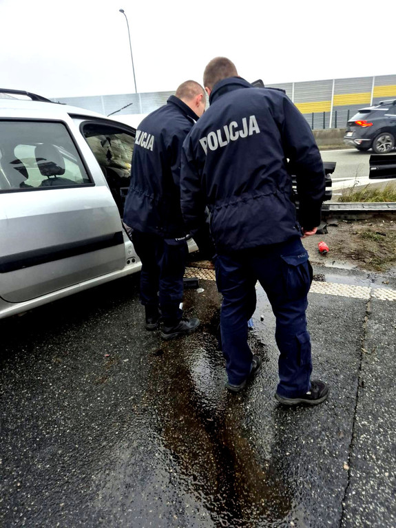 Policjanci na miejscu zdarzenia.