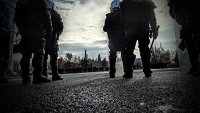 szkolenie, policjanci opp stoją na placu apelowym