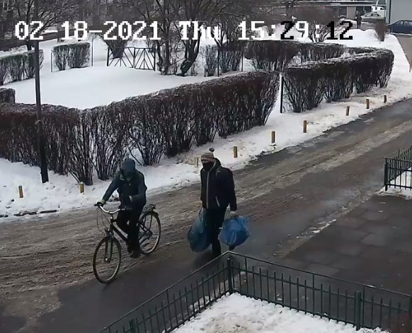  Dwóch mężczyzn, którzy są sprawcam kradzieży roweru, wentylatora oraz elektronarzędzi.