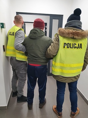 Zatrzymany wraz z policjantami w budynku policji.