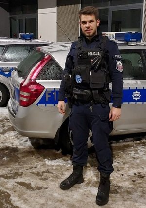 Posterunkowy Przemysław Morawski z I Komisariatu Policji w Łodzi.