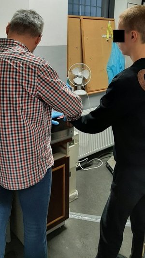 Zatrzymany podczas daktyloskopii.