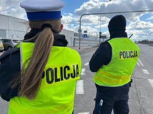 Policjanci biorący udział w zabezpieczeniu meczu Łódzkiego Klubu Sportowego ze Stalą Rzeszów, funkcjonariusze ruchu drogowego łódzkiej komendy.