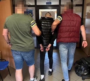 Zatrzymany sprawca rozboju prowadzony przez kryminalnych z VI Komisariatu Policji w  Łodzi.