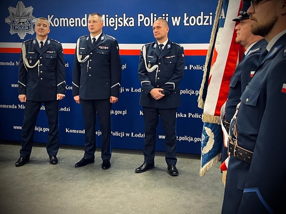 Zastępca Komendanta Wojewódzkiego Policji w Łodzi Inspektor Andrzej Patrzałek wraz z Inspektorem Dariuszem Dziurką oraz młodszym inspektorem Mariuszem Siejką.