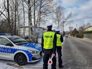 Policjanci podczas działań &quot;Kierujący- pieszy&quot; oraz &quot;Bezpieczny rowerzysta&quot;.