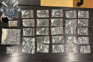 Zabezpieczone przez policjantów narkotyki.