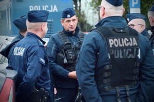 Funkcjonariusze z Oddziału Prewencji Policji w Łodzi podczas zabezpieczenia.