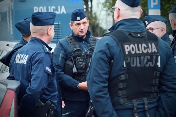 Funkcjonariusze z Oddziału Prewencji Policji w Łodzi podczas zabezpieczenia.