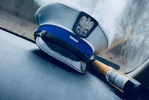 Czapka policjanta z &quot;drogówki&quot;.