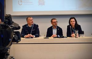 Przedstawiciele Uniwersytetu Łódzkiego i Komendy Miejskiej Policji w trakcie inauguracji projektu Team Up.