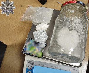 Narkotyki zabezpieczone przez policjantów.