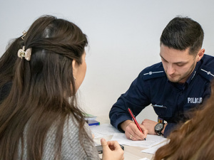 Warsztaty językowe policjantów z cudzoziemcami.