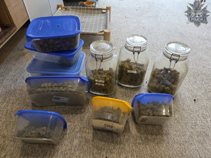 Narkotyki zabezpieczone przez policjantów.