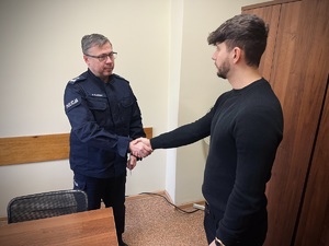 Świadek, który odzyskał skradziony łup pokrzywdzonemu.