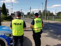 działania Policji i SOK w okolicy przejazdu kolejowego w Skierniewicach ul. Kościuszki