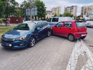 Pojazd, za którym trwał pościg, który spowodował kolizję z drugim pojazdem.