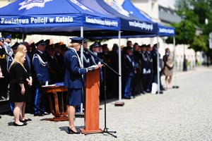 Policjanci podczas apelu.