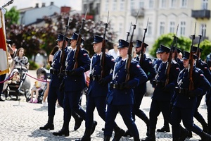Przemarsz kompanii honorowej.