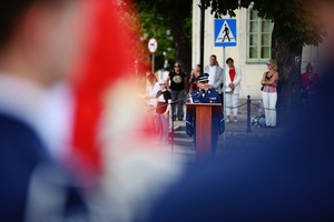Komendant podczas przemówienia.