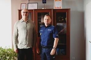 Janusz Będkowski wraz z Komendantem Miejskim Policji w Skierniewicach.