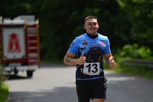 Policjanci podczas zmagań sportowych.
