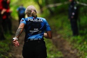 Policjanci podczas zmagań sportowych.