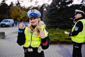 Policjantka z odblaskami.
