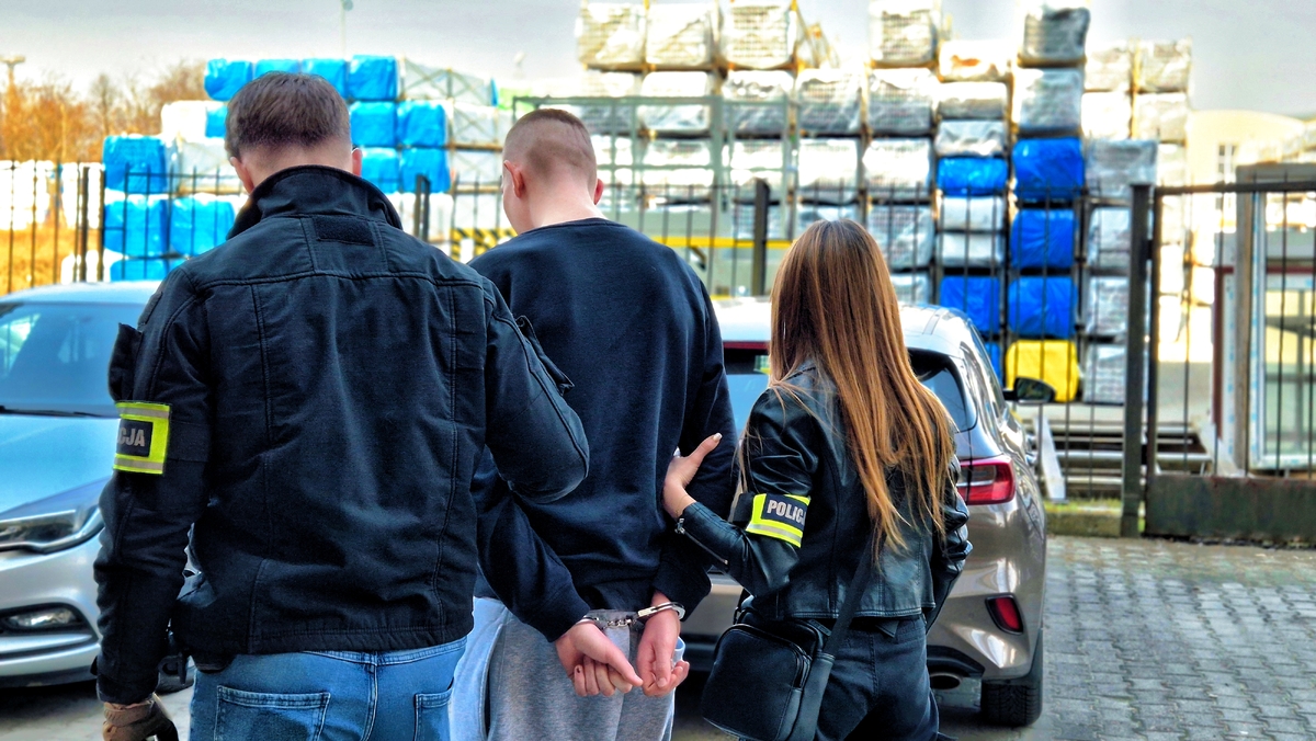 Policjanci zatrzymali sprawców pobicia 20-latka